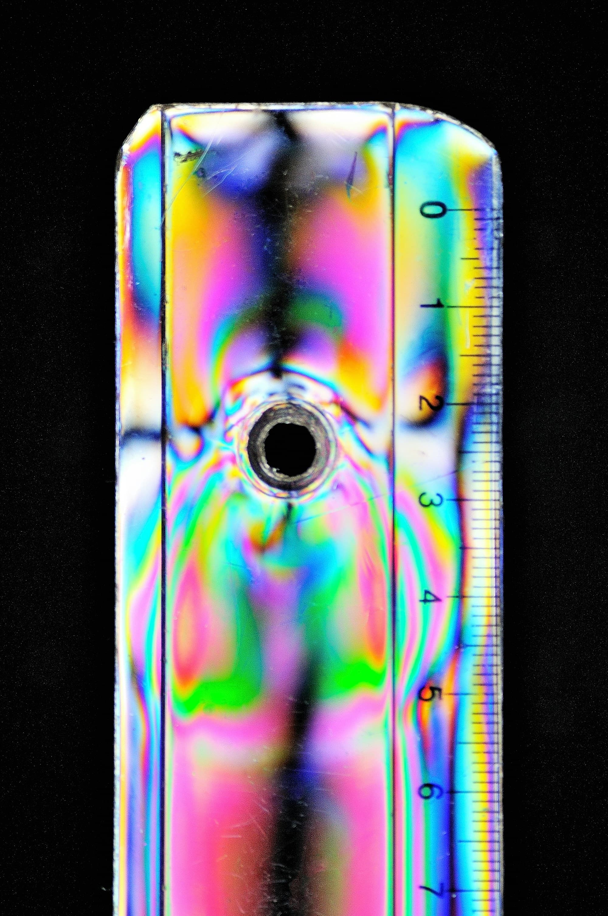 Motif de contraintes d'un verre vu au polariscope